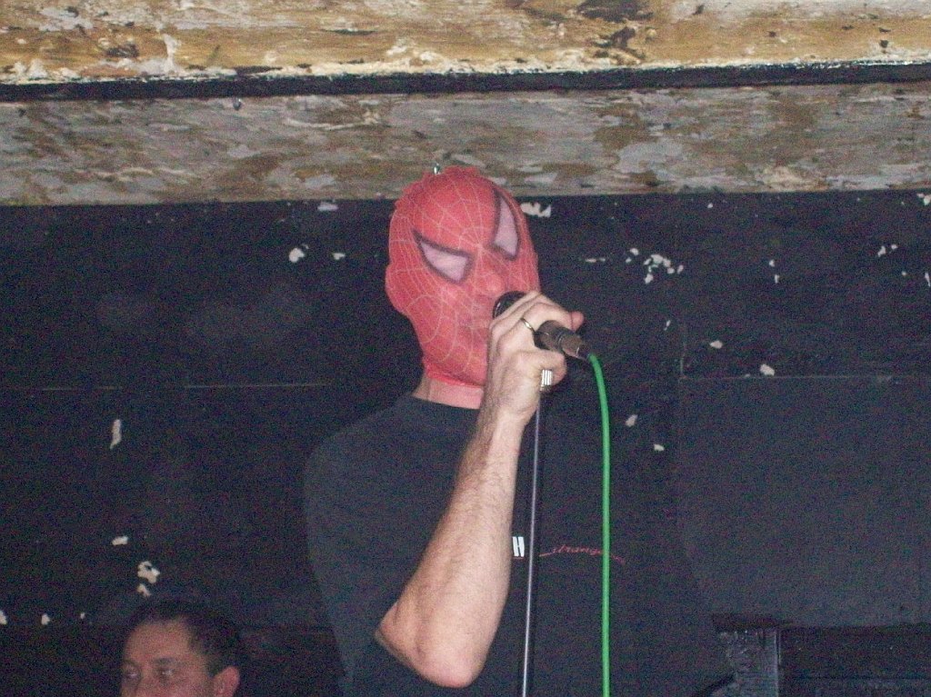 Ralf singt 'Robin Hood' im Malteserkeller 2007